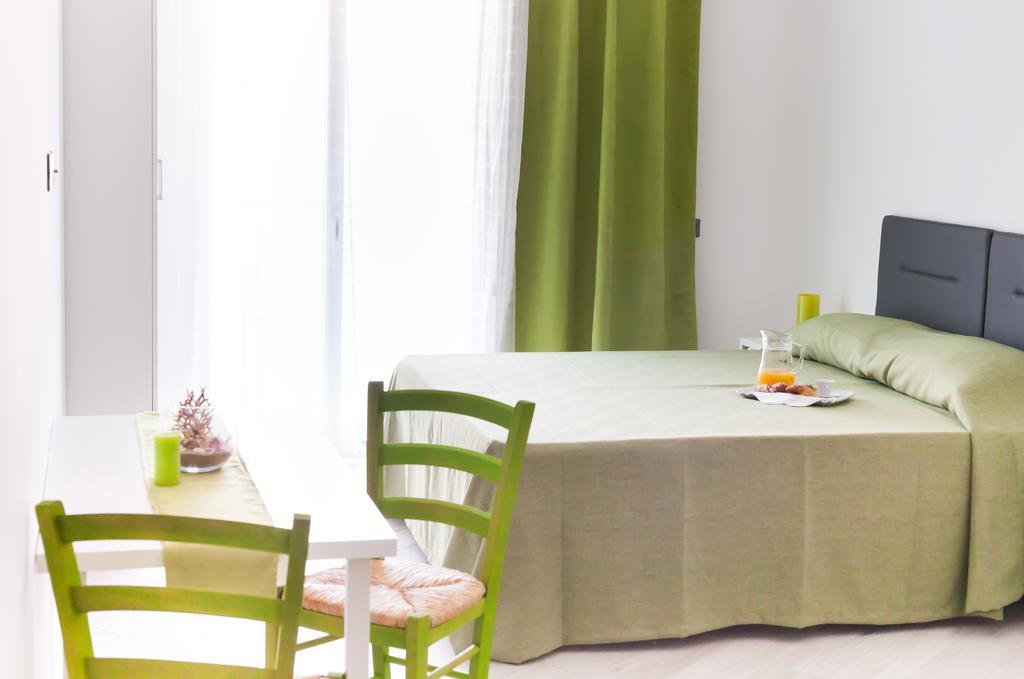 Stanze Del Mare Bed & Breakfast Balestrate Phòng bức ảnh